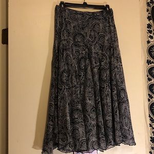 Black and white detail skirt long and flowy